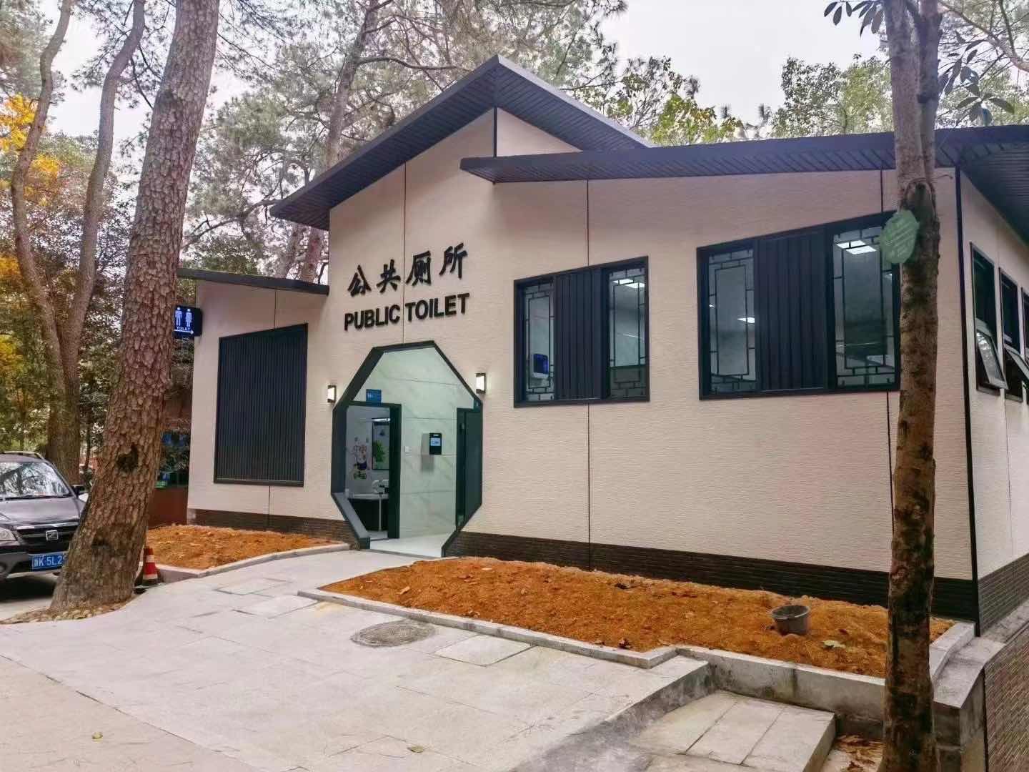 户外移动厕所铺设地面有要求吗
